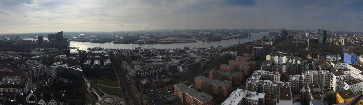 Hamburg_Hafen_Panorama_1200px.jpg